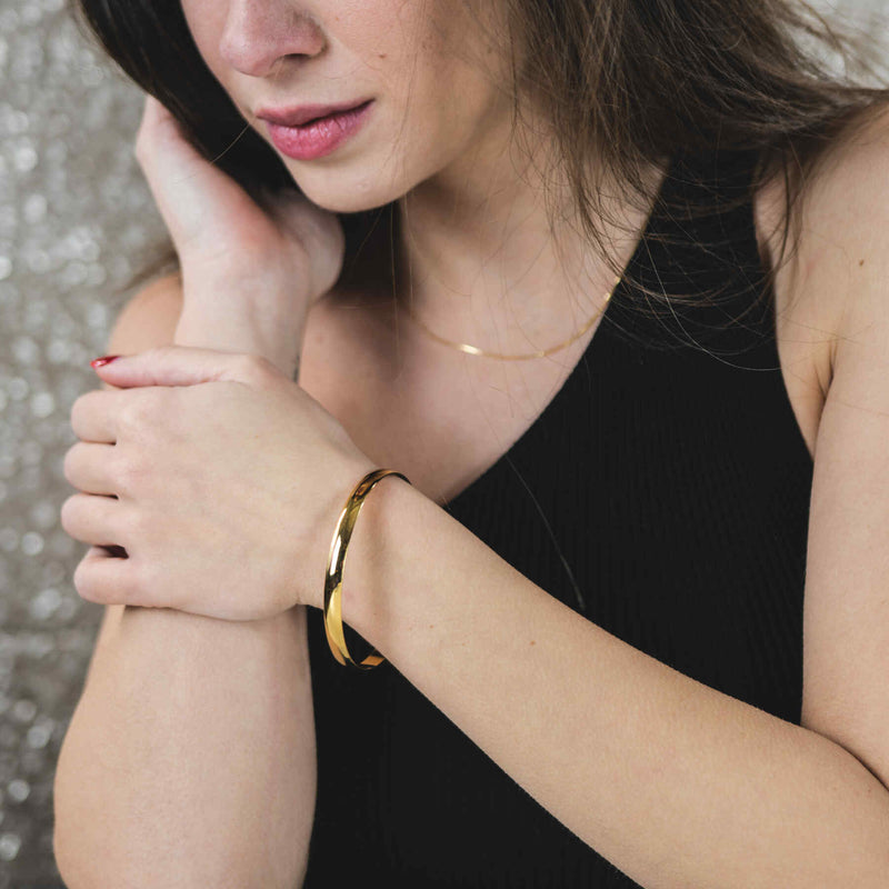 Model Wearing Beautiful Timeless Polished Solid Gold Bangle by Jewelry Lane